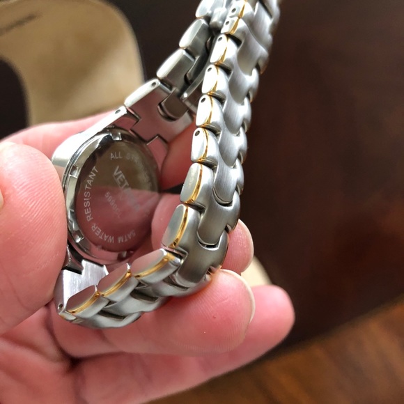 BNIB ladies Vetania watch - Picture 8 of 16